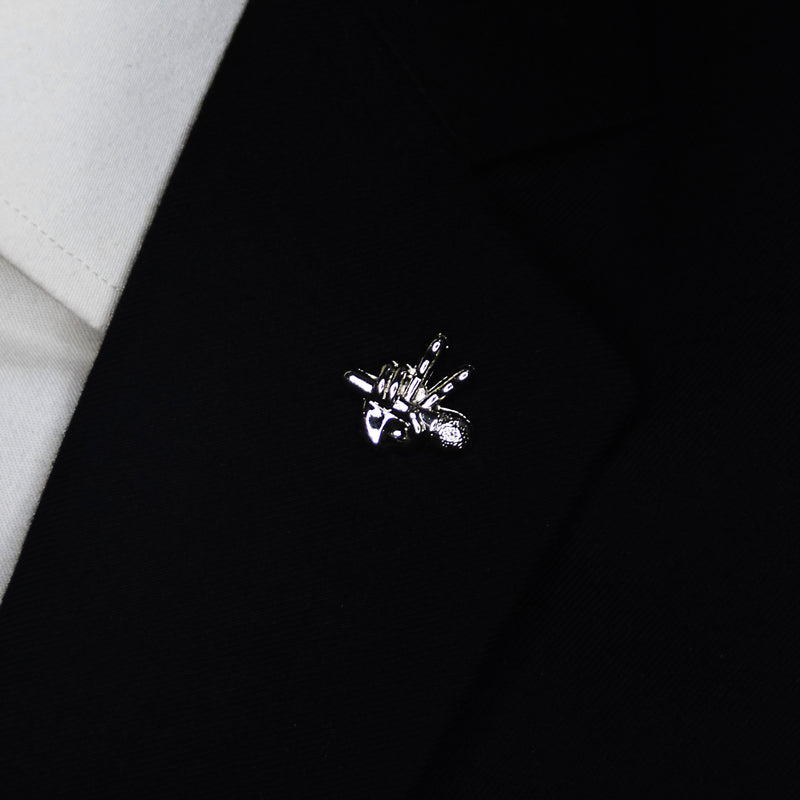 THE SINGER’S VICTORY – SILVER LAPEL PINS