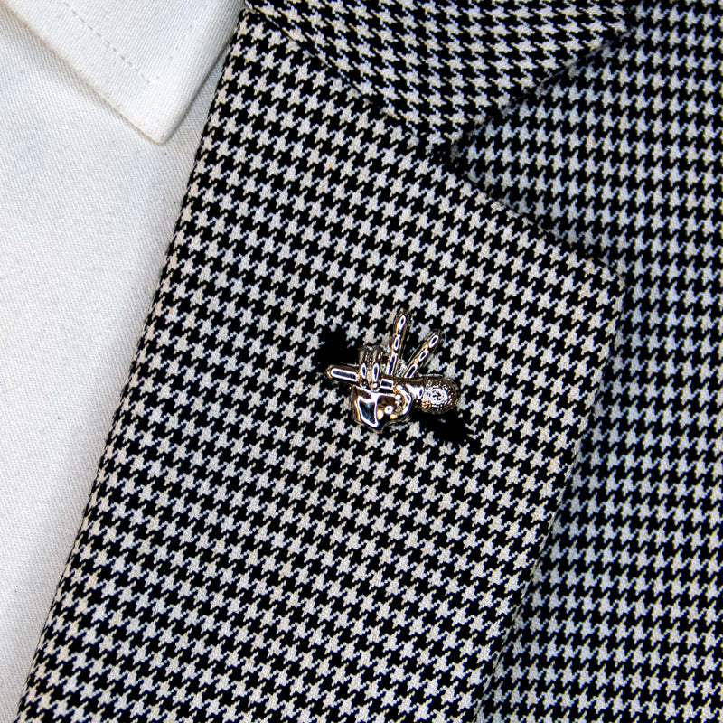 THE SINGER’S VICTORY – SILVER LAPEL PINS