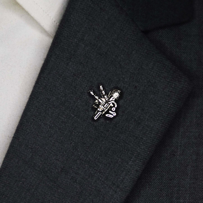 THE SINGER’S VICTORY – SILVER LAPEL PINS